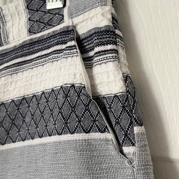 Cupcakes & Cashmere Textured Striped Shorts - Size 6 - Picture 3 of 5